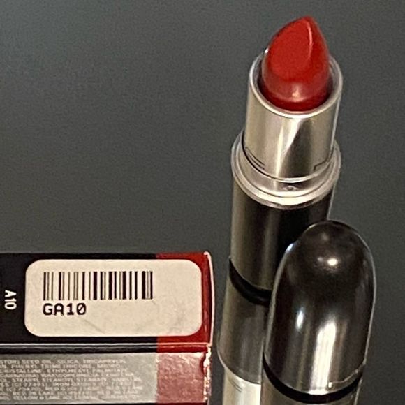 M•A•C RUSSIAN RED MATTE LIPSTICK - Picture 11 of 11